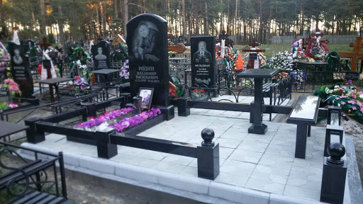 Укладка плитки на кладбище в Запорожье