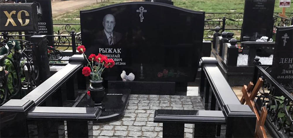 Гранитные вазы на памятники Гранитные вазы на памятники